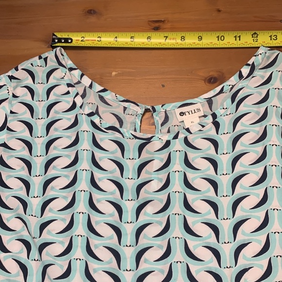 Stylus Light Weight Office Summer Top, Keyhole Back Closure w Fabric Button - Picture 4 of 13